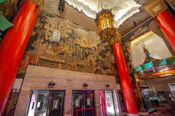 TCL Chinese Theatre, Hollywood, Los Angeles: Hollywood: Lobby from House Right