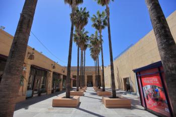 Egyptian Theatre, Hollywood, Los Angeles: Hollywood: Forecourt as seen from street