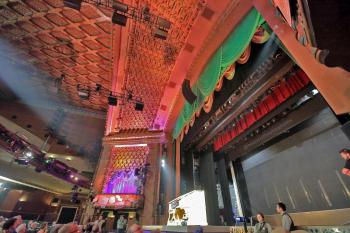 El Capitan Theatre, Hollywood, Los Angeles: Hollywood: Auditorium from Orchestra