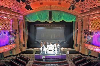 El Capitan Theatre, Hollywood, Los Angeles: Hollywood: Stage from Balcony with Organ