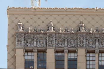 El Capitan Theatre, Hollywood, Los Angeles: Hollywood: Closeup of the east end of the horizontal frieze atop the theatre building’s façade which features 20 busts set within cast concrete medallions
