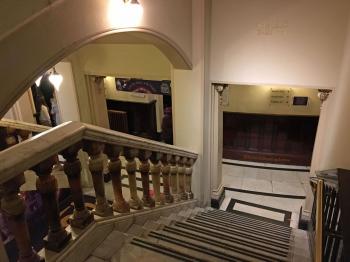 King’s Theatre, Edinburgh, United Kingdom: outside London: Lobby stairs down to Stalls