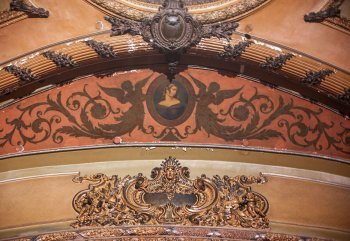 Palace Theatre, Los Angeles, Los Angeles: Downtown: Plaster and paintwork above Proscenium Arch from center