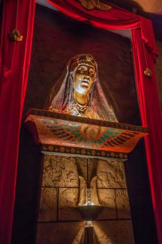 Vista Theatre, Los Feliz, Los Angeles: Greater Metropolitan Area: Pharaoh Mask in side wall