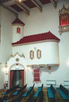 Auditorium detail in October 2000, courtesy Cinema Treasures user <i>DavidSimpson</i> (JPG)