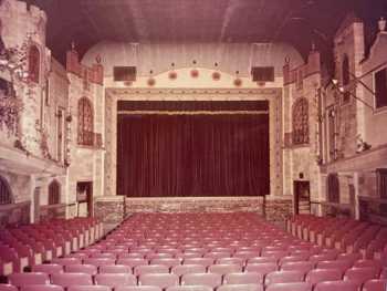 Auditorium, courtesy Cinema Treasures user AvonDescendant3 (JPG)