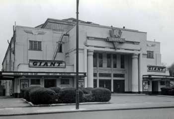 Exterior prior to modernization, courtesy Flickr user <i>dusashenka</i> (JPG)