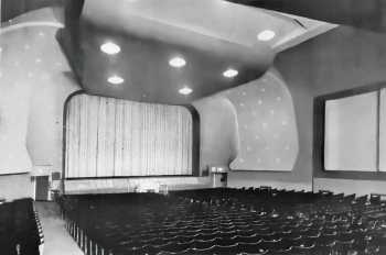 Auditorium after 1957 modernization, courtesy Cinema Treasures user <i>LenGazzard</i> (JPG)