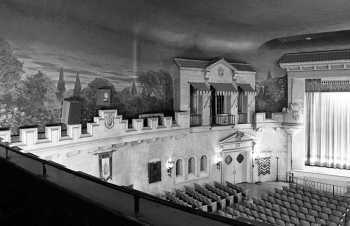 Auditorium in 1929, courtesy Cinema Treasures user <i>Granola</i> (JPG)