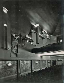 Auditorium in 1933, courtesy <i>Cinema Nostalgie</i> via <i>Ken Roe</i> (JPG)