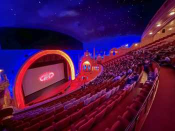 Le Grand Rex: Auditorium Gallery Left Cross-aisle