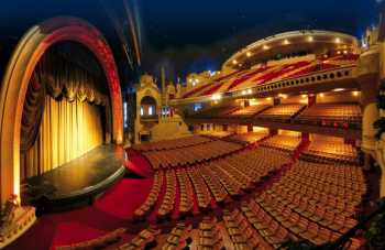 Le Grand Rex: Auditorium from House Left, courtesy <i>Le Grand Rex</i>