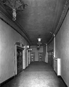 Balcony/Mezzanine corridor in 1930, from the <i>Royal Institute of British Architects Collections</i> (JPG)