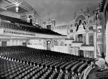 Auditorium circa 1927, courtesy Cinema Treasures user <i>Comfortably Cool</i> (JPG)
