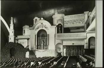 Auditorium detail, courtesy Cinema Treasures user <i>atmos</i> (JPG)