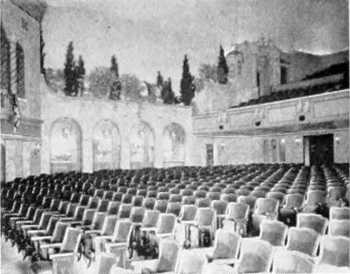 Auditorium circa 1927, courtesy Cinema Treasures user <i>dallasmovietheaters</i>