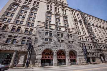 Auditorium Theatre, Chicago, Chicago: Entrance From Left