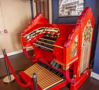 Aztec Theatre, San Antonio, Texas: Console From Right