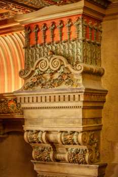 Balboa Theatre, San Diego, California (outside Los Angeles and San Francisco): Pilaster Capital 2