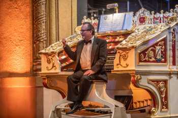 Balboa Theatre, San Diego, California (outside Los Angeles and San Francisco): Organist