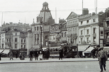 1914 photograph showing original tower roof with rotating ‘Hippodrome’ sculpture, similar to that still in place at the London Coliseum (PNG)