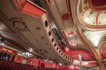 Bristol Hippodrome, United Kingdom: outside London: Upper Circle soffit from Grand Circle