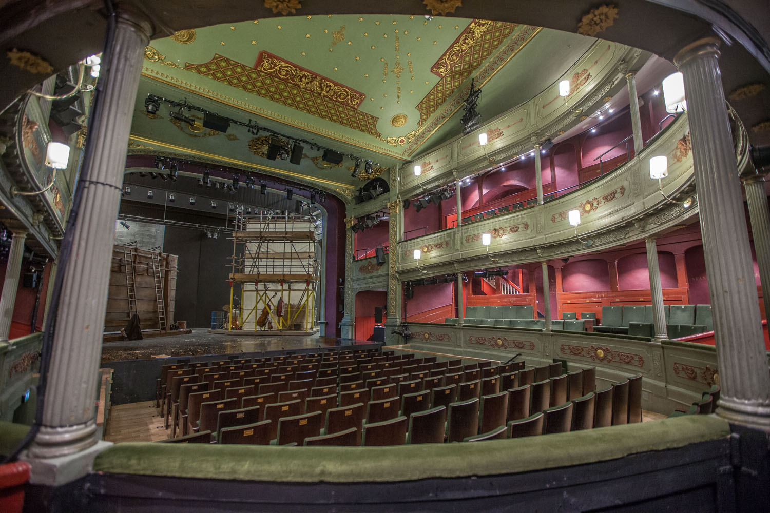 The Theatre Royal приведения. Маленькая сцена рояль. Theatre Royal, Glasgow. Theatre Royal, Manchester. Theatre a lot