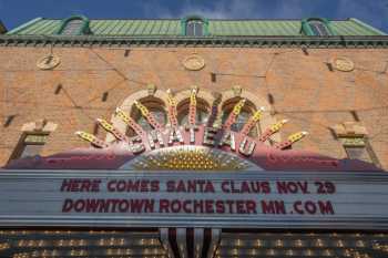 Chateau Theatre, Rochester, American Midwest (outside Chicago): Exterior Closeup