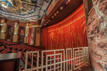 TCL Chinese Theatre, Hollywood: Auditorium from House Right side corridor