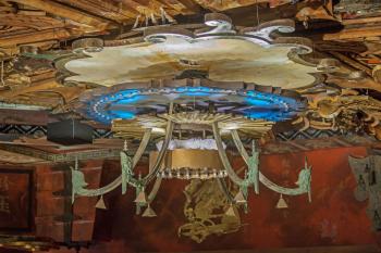 TCL Chinese Theatre, Hollywood, Los Angeles: Hollywood: Chandelier closeup