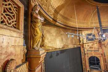 Citizens Theatre, Glasgow, United Kingdom: outside London: Statue at House Left with ventilation grille at extreme left