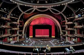 Dolby Theatre, Hollywood: Auditorium in May 2022, featuring the show curtain for “Tootsie” with set design by David Rockwell, who also designed the Dolby Theatre
