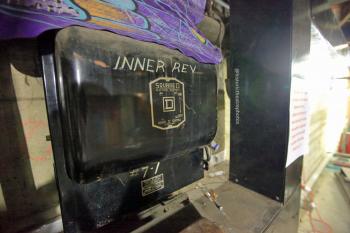Earl Carroll Theatre, Hollywood: Inner revolve breaker box