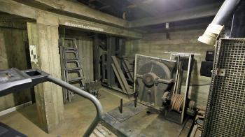 Earl Carroll Theatre, Hollywood: Outer revolve drive mechanism (motor no longer present)