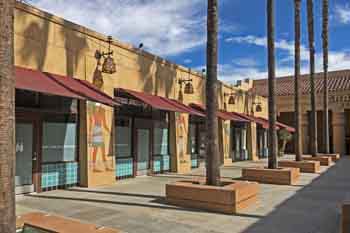 Egyptian Theatre, Hollywood, Los Angeles: Hollywood: Forecourt Shops