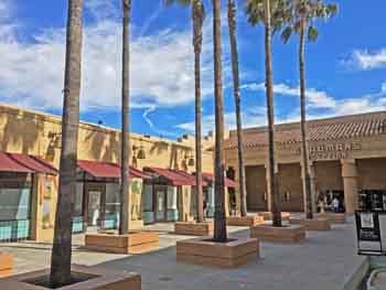 Egyptian Theatre, Hollywood, Los Angeles: Hollywood: Forecourt and Theatre Entrance