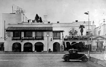 The Tea Rooms in front of the west side of the theatre building