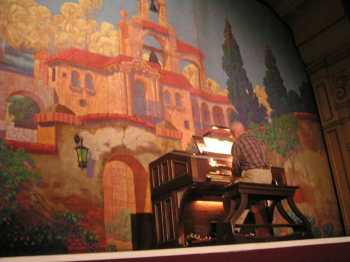 Organ console in front of the painted fire/safety curtain, as photographed in June 2005 by Ken Roe (JPG)