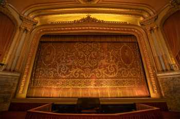 Grand Lake Theatre, Oakland: House Curtain from front seats