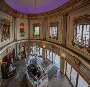 Grand Lake Theatre, Oakland, San Francisco Bay Area: Lobby (panoramic view)