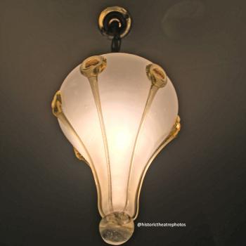 King’s Theatre, Edinburgh, United Kingdom: outside London: Light Fixture