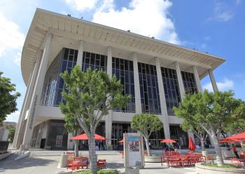 Los Angeles Music Center, Los Angeles: Downtown: Dorothy Chandler Pavilion from the Music Center Plaza