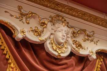 Lyceum Theatre, Sheffield, United Kingdom: outside London: Plasterwork above Box