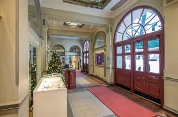 Lyceum Theatre, Sheffield, United Kingdom: outside London: Main Entrance Box Office