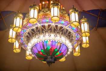 Missouri Theater, St. Joseph, American Midwest (outside Chicago): Chandelier Closeup