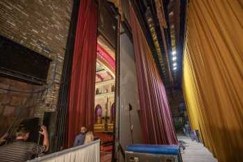 Oriental Theatre, Milwaukee, American Midwest (outside Chicago): Looking onstage from Midstage Left