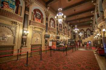 Oriental Theatre, Milwaukee, American Midwest (outside Chicago): Lobby looking east