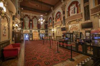 Oriental Theatre, Milwaukee, American Midwest (outside Chicago): Lobby looking west