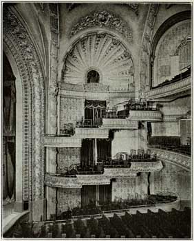 1911 photo showing original configuration of the auditorium opera boxes, removed at the end of the 1920s (JPG)