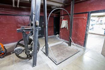 Palace Theatre, Los Angeles: Elevator between Stage and Basement (6ft by 5ft)